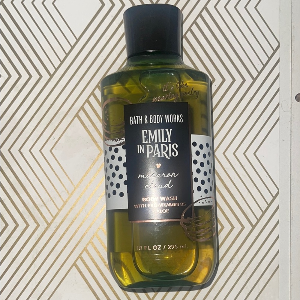 Bath & Body Works Emily in Paris Macaron Cloud Body Wash - Olive Green